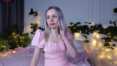 Snapshot of tinasiner chatting on 03-11-25, 02:18 tinasiner online show from 03-11-25, 02:18