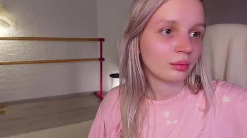 Snapshot of tinasiner chatting on 09-15-25, 03:34 tinasiner online show from 09-15-25, 03:34