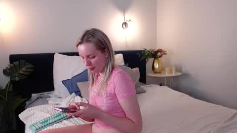 Snapshot of tinasiner chatting on 10-07-25, 03:42 tinasiner online show from 10-07-25, 03:42