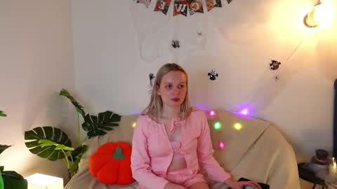 Snapshot of tinasiner chatting on 10-17-25, 03:47 tinasiner online show from 10-17-25, 03:47