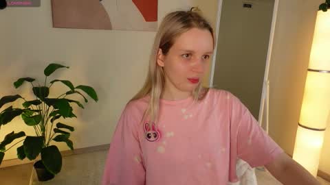 tinasiner online show from 11-10-25, 03:55