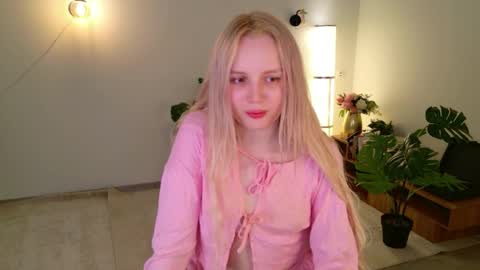 tinasiner online show from 04-19-26, 01:54