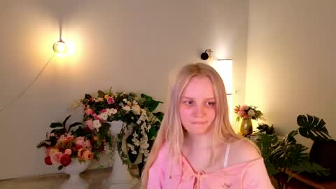 tinasiner online show from 04-19-26, 06:10