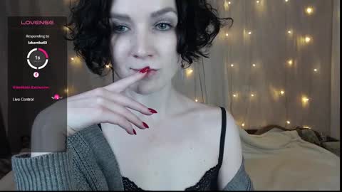 Snapshot of tinawincee chatting on 01-11-25, 08:11 Tina online show from 01-11-25, 08:11