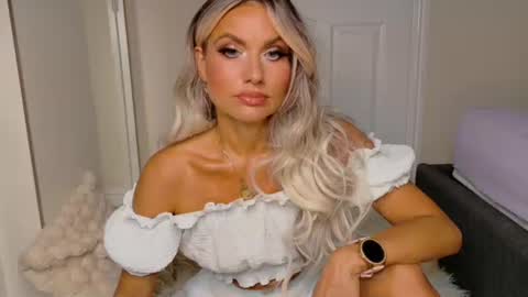 tinkerbell822 online show from 05-19-26, 07:26