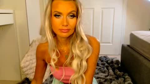 tinkerbell822 online show from 06-15-26, 07:43