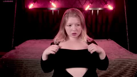 TinkerrBelll online show from 10-06-25, 07:22