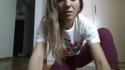 Snapshot of tinna21 chatting on 04-29-26, 08:15 tinna21 online show from 04-29-26, 08:15
