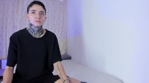 Snapshot of tinny_and_candy chatting on 11-17-25, 11:49 TINNY AND CANDY online show from 11-17-25, 11:49