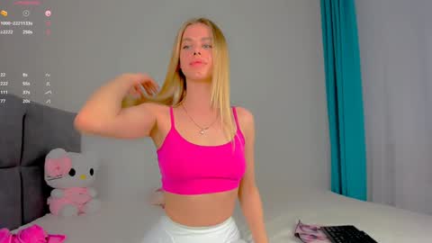 Snapshot of tiny__alice chatting on 01-31-25, 09:05 Alice ONLINE TOMORROW 1100-1700 GMT3 online show from 01-31-25, 09:05