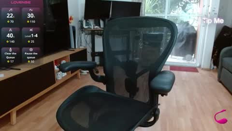 Tiny Caroline online show from 11-27-25, 10:12