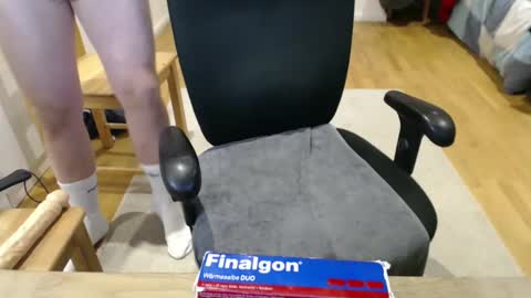 Snapshot of tiny_cock_pig chatting on 01-05-25, 01:47 Luke online show from 01-05-25, 01:47