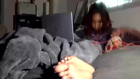 Snapshot of tiny_cupcake2 chatting on 10-17-25, 01:57 cupcake online show from 10-17-25, 01:57