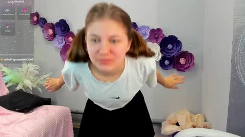 Snapshot of tiny_girl_18 chatting on 04-04-26, 12:53 Ariana online show from 04-04-26, 12:53