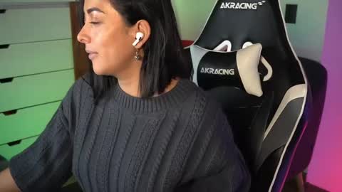 Ana Molly online show from 01-15-25, 01:12