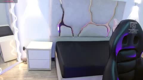 Snapshot of tiny_tay chatting on 03-03-26, 11:27 tiny_tay online show from 03-03-26, 11:27