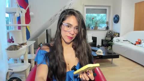 Tiny online show from 09-11-25, 04:56