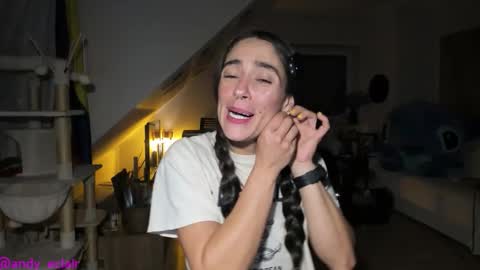 Tiny online show from 10-15-25, 04:45