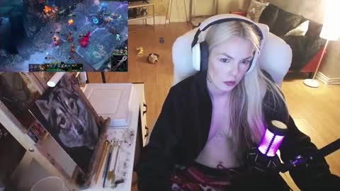 Snapshot of tinykylie chatting on 02-15-25, 02:04 stage Kylie Sinner brand CLITBAIT online show from 02-15-25, 02:04