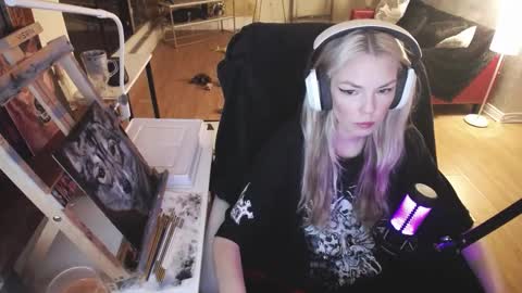 Snapshot of tinykylie chatting on 02-20-25, 03:01 stage Kylie Sinner brand CLITBAIT online show from 02-20-25, 03:01