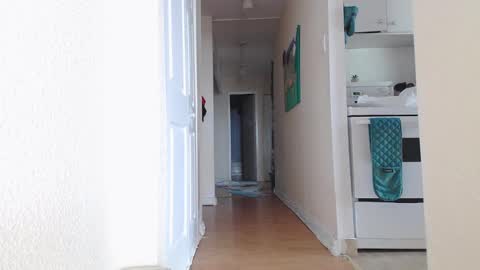 Snapshot of tinykylie chatting on 09-09-25, 08:41 stage Kylie Sinner brand CLITBAIT online show from 09-09-25, 08:41