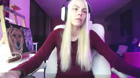 Snapshot of tinykylie chatting on 09-26-25, 07:12 stage Kylie Sinner brand CLITBAIT online show from 09-26-25, 07:12