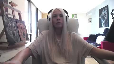 Snapshot of tinykylie chatting on 10-02-25, 05:09 stage Kylie Sinner brand CLITBAIT online show from 10-02-25, 05:09