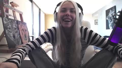 Snapshot of tinykylie chatting on 10-03-25, 04:48 stage Kylie Sinner brand CLITBAIT online show from 10-03-25, 04:48