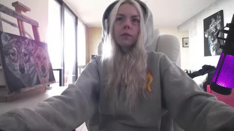 Snapshot of tinykylie chatting on 10-26-25, 06:25 stage Kylie Sinner brand CLITBAIT online show from 10-26-25, 06:25