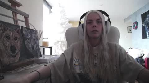 Snapshot of tinykylie chatting on 11-27-25, 02:19 stage Kylie Sinner brand CLITBAIT online show from 11-27-25, 02:19