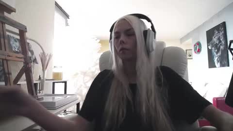 Snapshot of tinykylie chatting on 12-03-25, 05:44 stage Kylie Sinner brand CLITBAIT online show from 12-03-25, 05:44