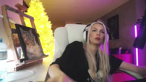 stage Kylie Sinner  brand CLITBAIT online show from 02-10-26, 08:29