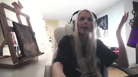 stage Kylie Sinner  brand CLITBAIT online show from 02-10-26, 08:35