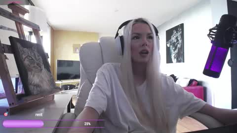 stage Kylie Sinner  brand CLITBAIT online show from 03-11-26, 07:53