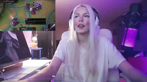 stage Kylie Sinner  brand CLITBAIT online show from 04-25-26, 12:57