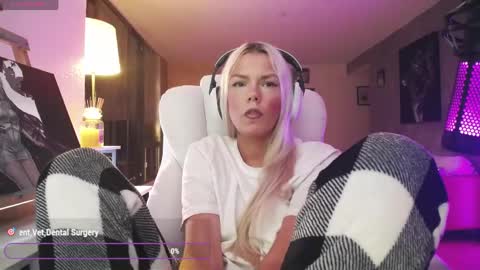 stage Kylie Sinner  brand CLITBAIT online show from 05-30-26, 06:43