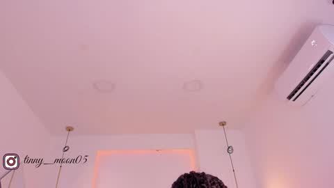 Luna  online show from 01-16-25, 01:47