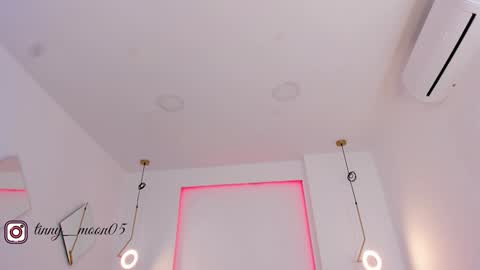 Luna  online show from 02-03-25, 02:02