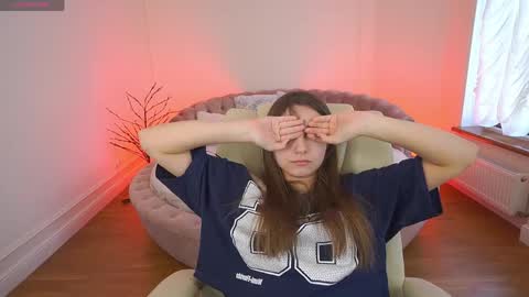 tinynataliee online show from 04-11-26, 07:35