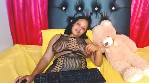 tinyrose18 online show from 12-11-24, 03:05