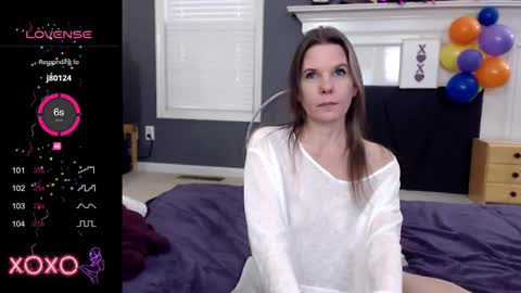 Snapshot of tinyvixxen chatting on 03-10-25, 10:45 V - Read the bio please thanks. online show from 03-10-25, 10:45