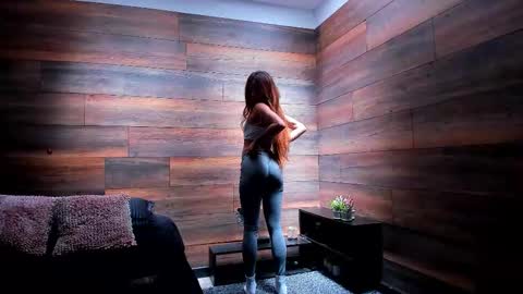 Instagram  tinyw0nder online show from 10-18-25, 05:03