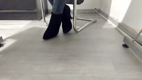 Anna online show from 10-12-25, 02:43