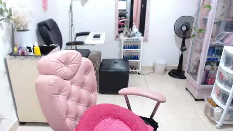 Snapshot of titsbiglovers chatting on 05-04-26, 05:31 DIVA online show from 05-04-26, 05:31