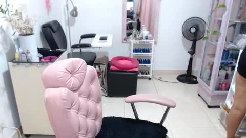 Snapshot of titsbiglovers chatting on 05-15-26, 03:52 DIVA online show from 05-15-26, 03:52
