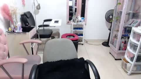Snapshot of titsbiglovers chatting on 06-01-26, 12:18 DIVA online show from 06-01-26, 12:18