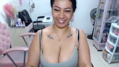 Snapshot of titsbiglovers chatting on 06-05-26, 12:22 DIVA online show from 06-05-26, 12:22