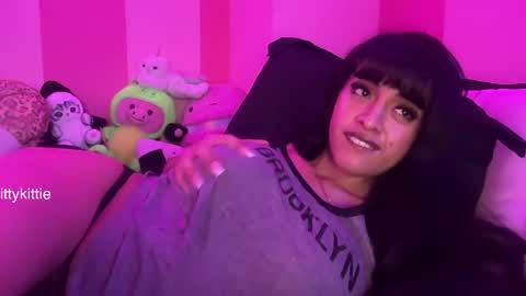 HOTTIE4U online show from 04-18-26, 11:16