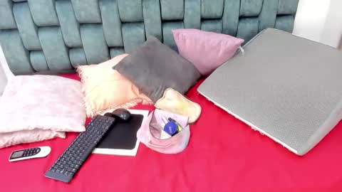 Tivizay online show from 10-23-25, 02:38