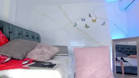 Snapshot of tivizaylove chatting on 06-05-26, 02:45 Tivizay online show from 06-05-26, 02:45